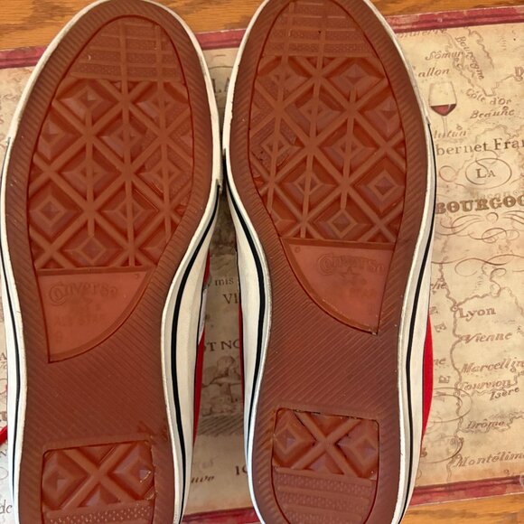 Converse Chuck Taylor All Star Low Top Sneakers - Mens Size 9 (Like New) - Picture 4 of 5